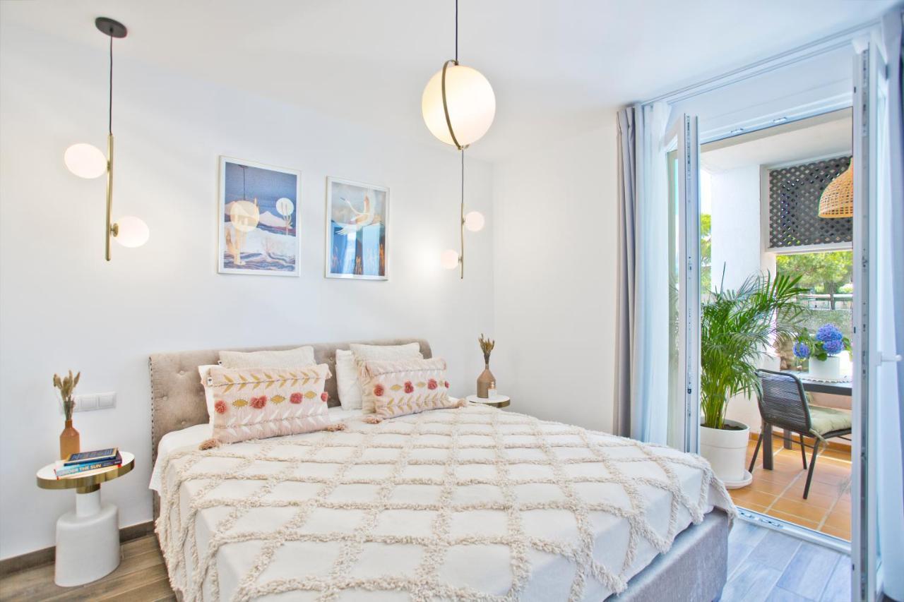 Beachfront Luxury Complex With Tropical Gardens & Pools Marbella Exteriör bild