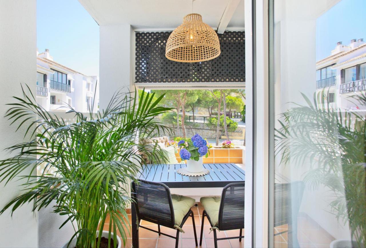 Beachfront Luxury Complex With Tropical Gardens & Pools Marbella Exteriör bild