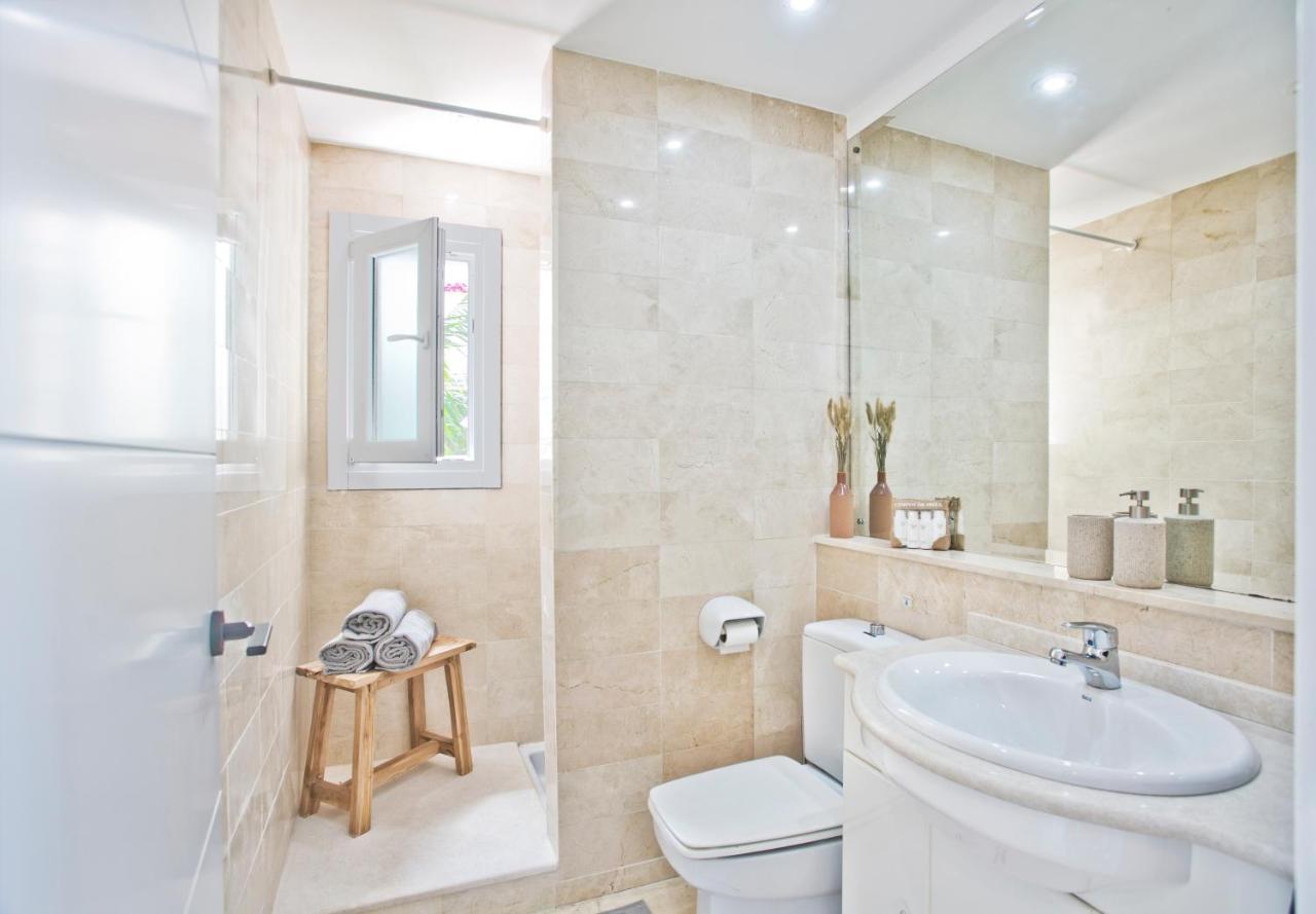 Beachfront Luxury Complex With Tropical Gardens & Pools Marbella Exteriör bild