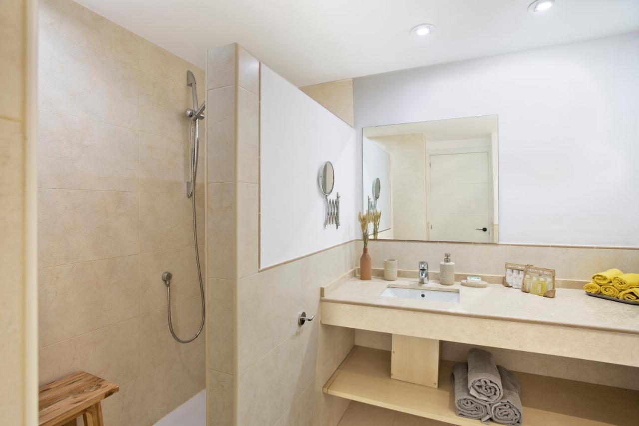 Beachfront Luxury Complex With Tropical Gardens & Pools Marbella Exteriör bild