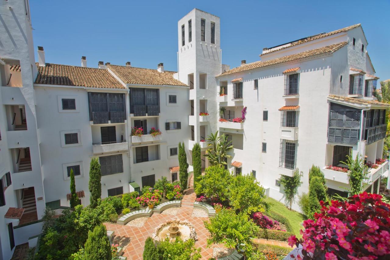 Beachfront Luxury Complex With Tropical Gardens & Pools Marbella Exteriör bild