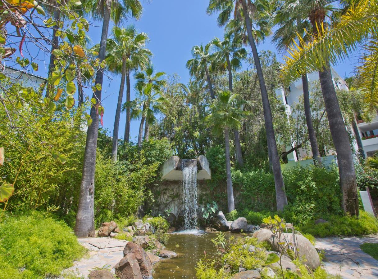 Beachfront Luxury Complex With Tropical Gardens & Pools Marbella Exteriör bild